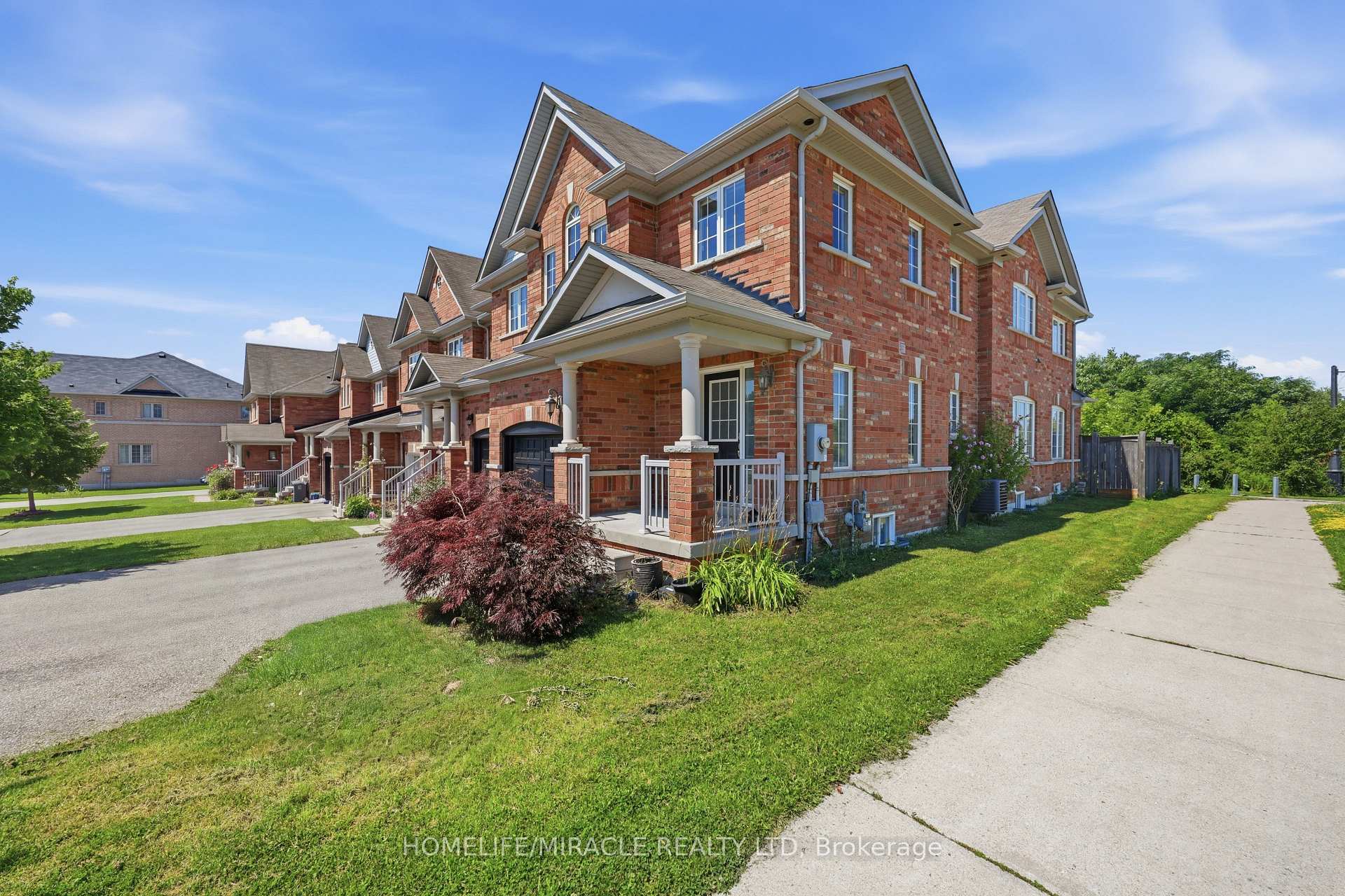 Photo 5 of 15 Mcphail Place, Hamilton, Waterdown — HOMEH