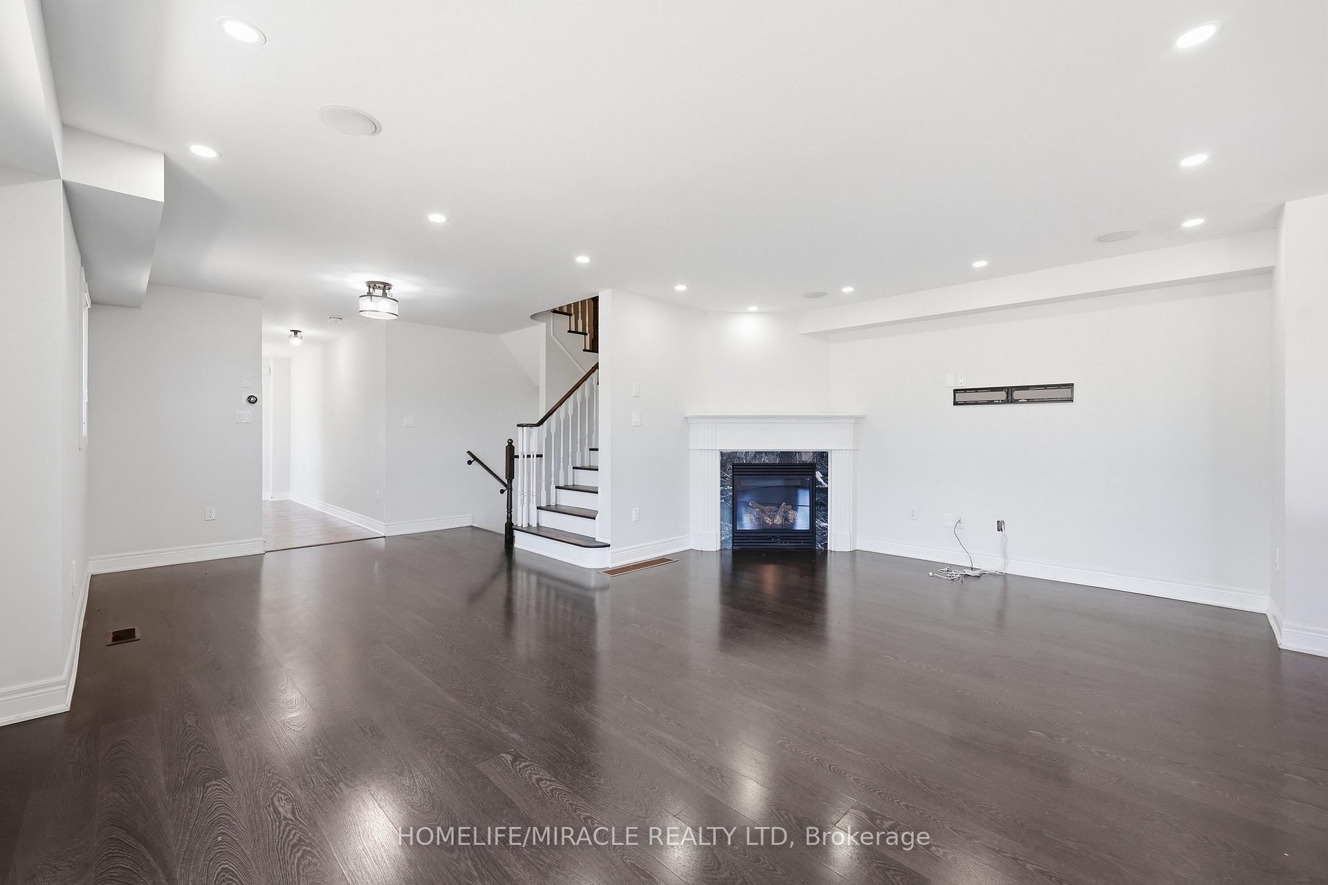Photo 11 of 15 Mcphail Place, Hamilton, Waterdown — HOMEH
