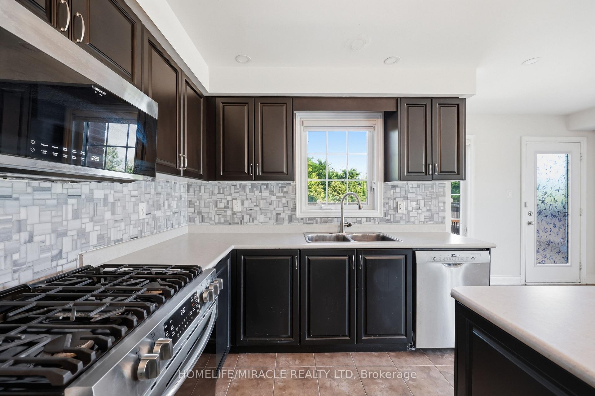 Photo 18 of 15 Mcphail Place, Hamilton, Waterdown — HOMEH