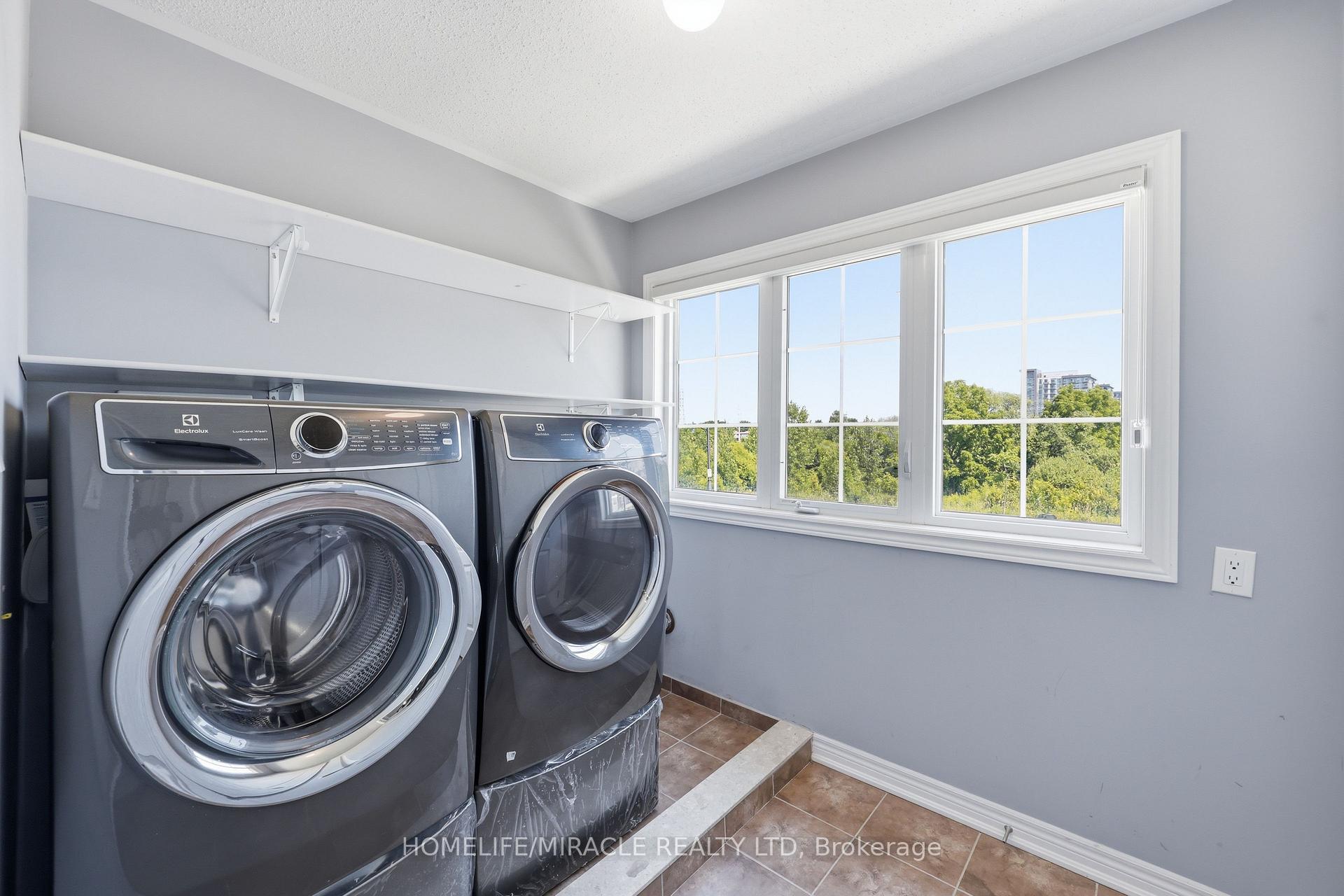 Photo 39 of 15 Mcphail Place, Hamilton, Waterdown — HOMEH