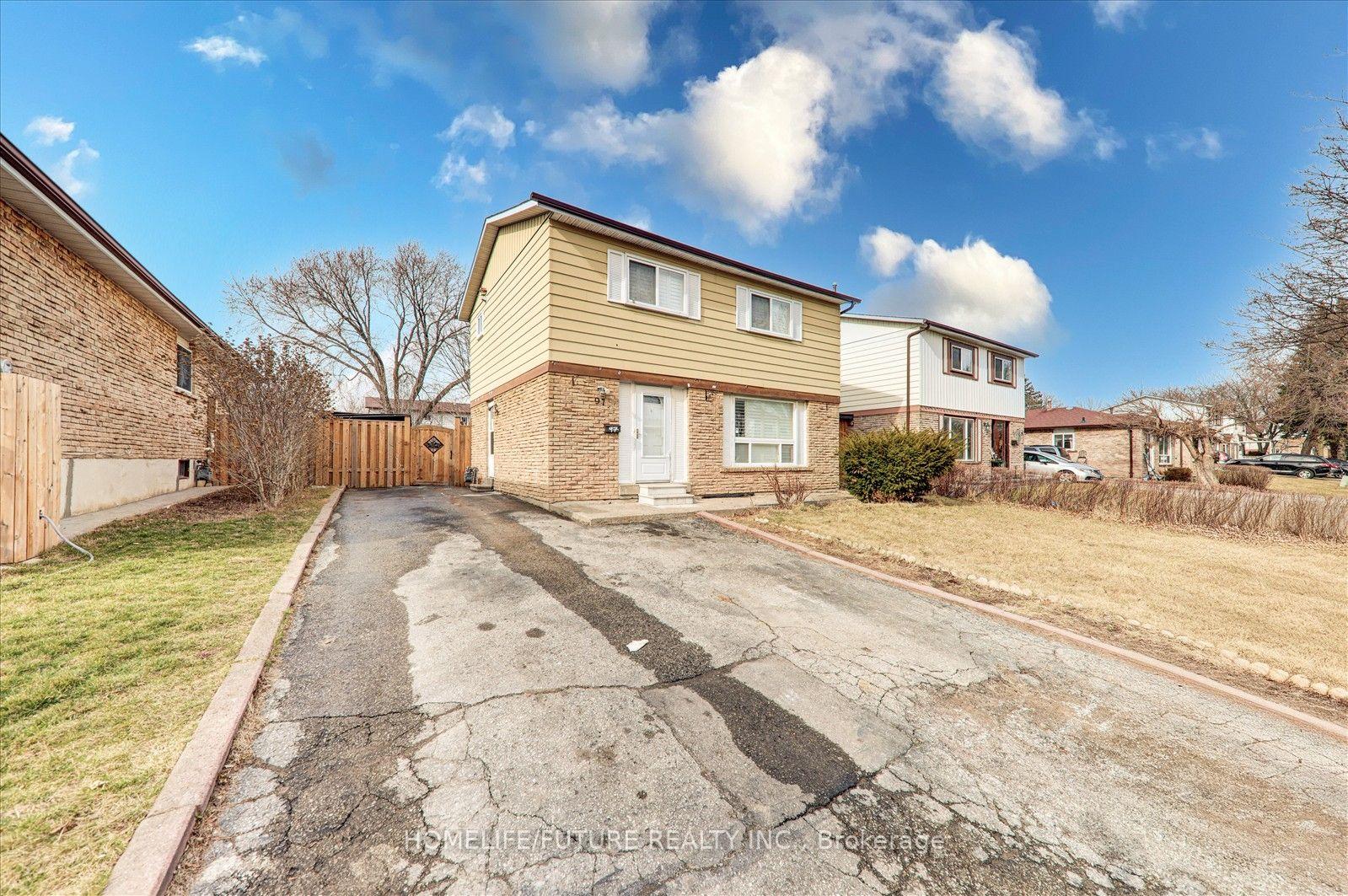 Photo 4 of Unit Bsmt, 97 Dunsfold Drive, Scarborough, Malvern — HOMEH