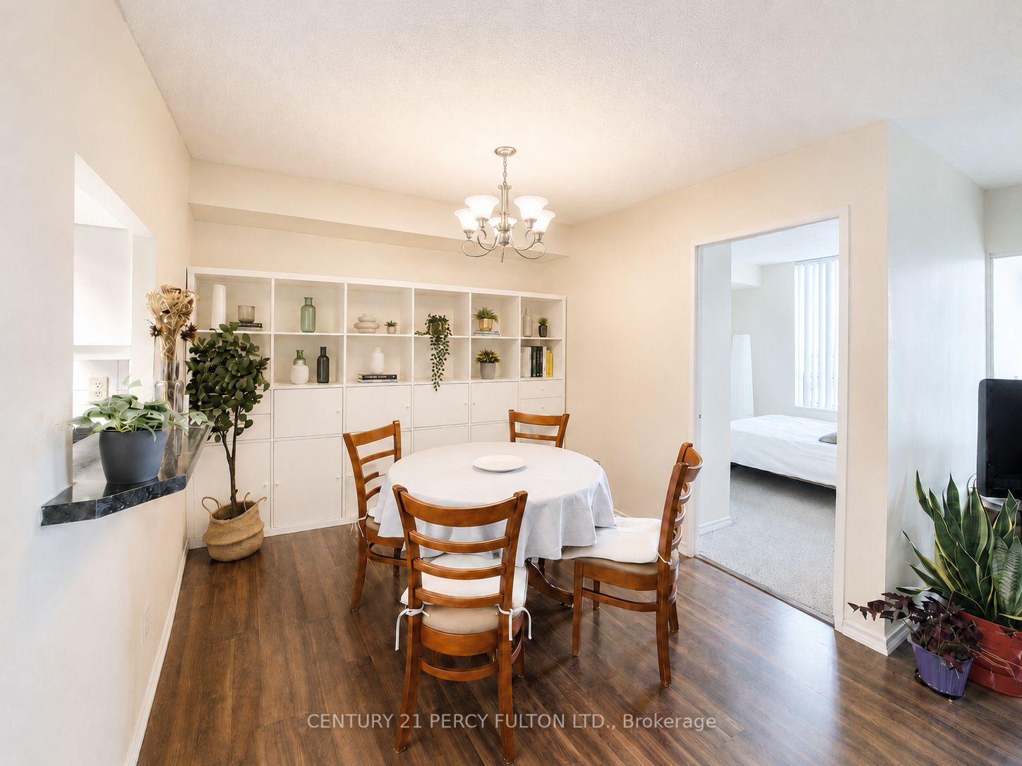 Photo 5 of Unit 2006, 285 Enfield Place, Mississauga, City Centre — HOMEH