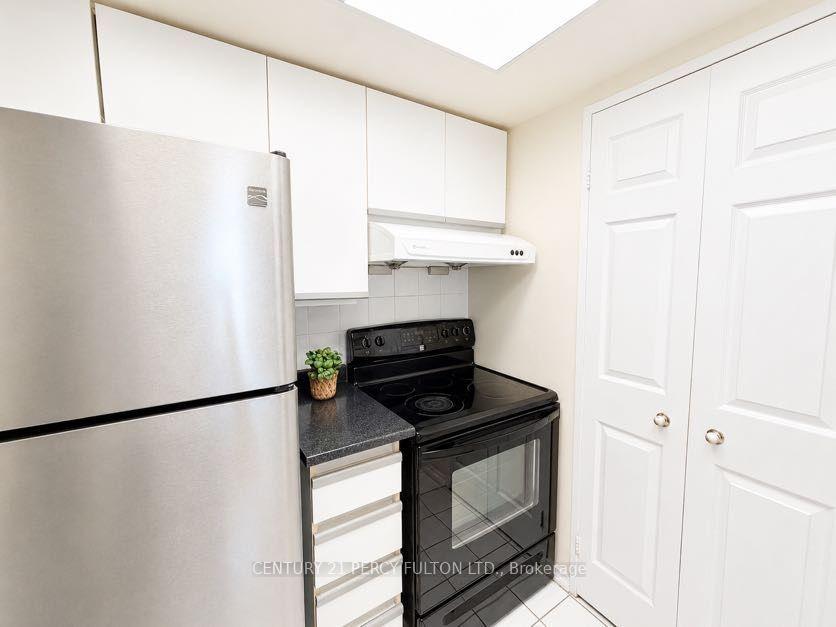 Photo 6 of Unit 2006, 285 Enfield Place, Mississauga, City Centre — HOMEH