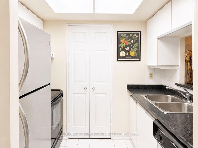 Photo 7 of Unit 2006, 285 Enfield Place, Mississauga, City Centre — HOMEH