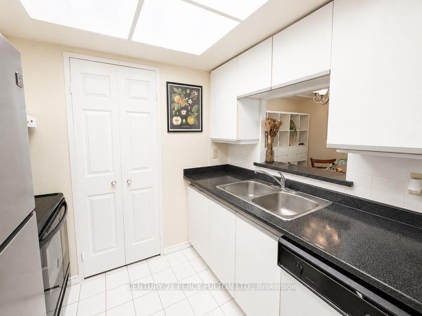 Photo 8 of Unit 2006, 285 Enfield Place, Mississauga, City Centre — HOMEH