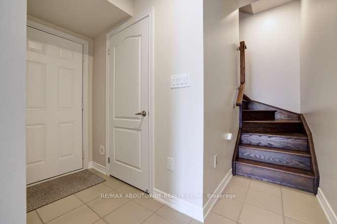 Photo 5 of 2435 Greenwich Drive, Oakville, Westmount — HOMEH