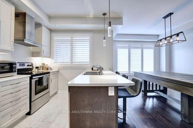 Photo 11 of 2435 Greenwich Drive, Oakville, Westmount — HOMEH