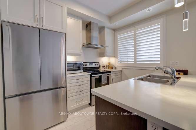 Photo 12 of 2435 Greenwich Drive, Oakville, Westmount — HOMEH