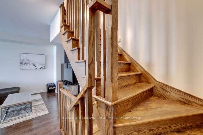 Photo 13 of 2435 Greenwich Drive, Oakville, Westmount — HOMEH