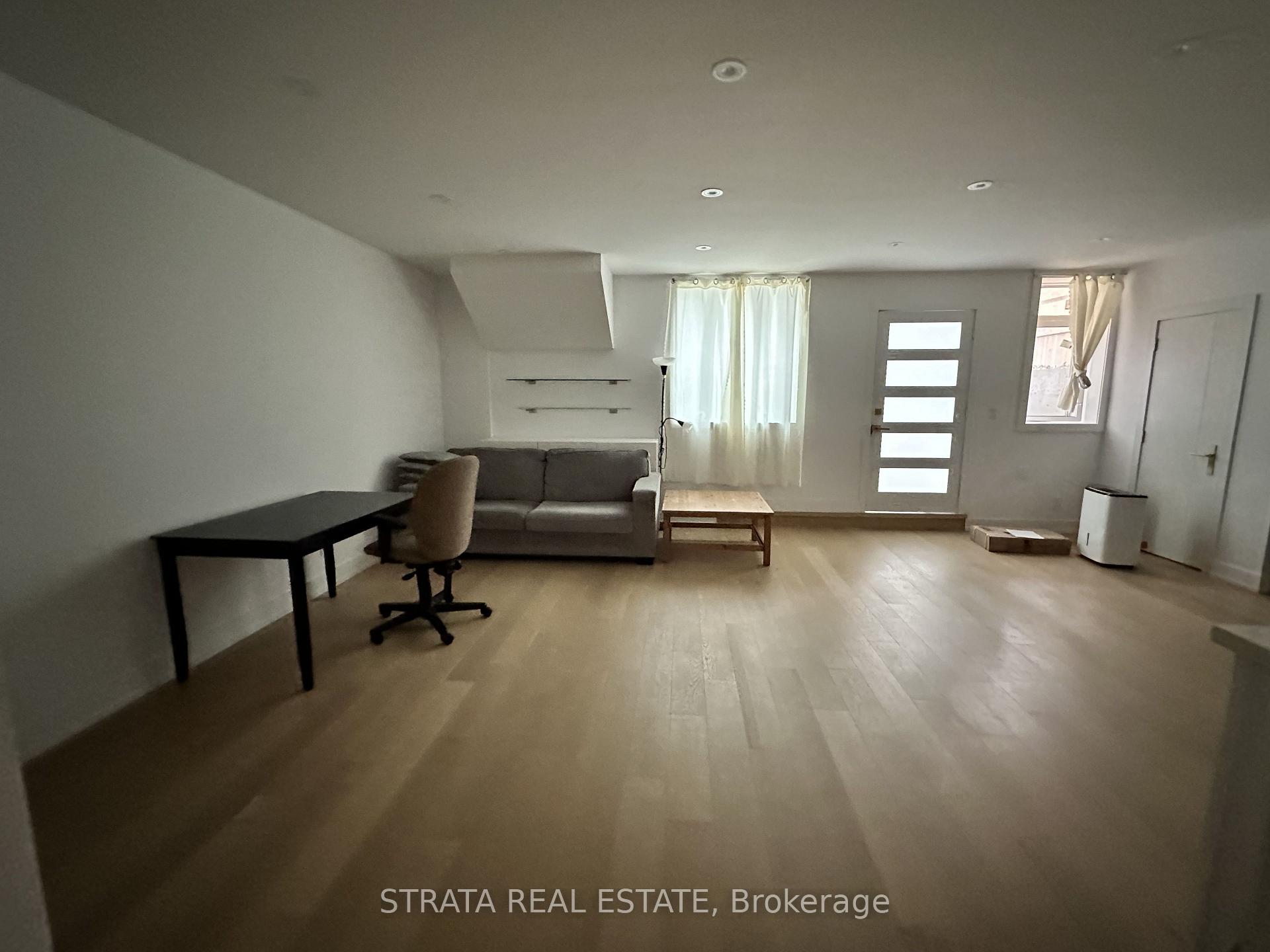 Photo 2 of 21 Irvington Crescent, North York, Willowdale East — HOMEH