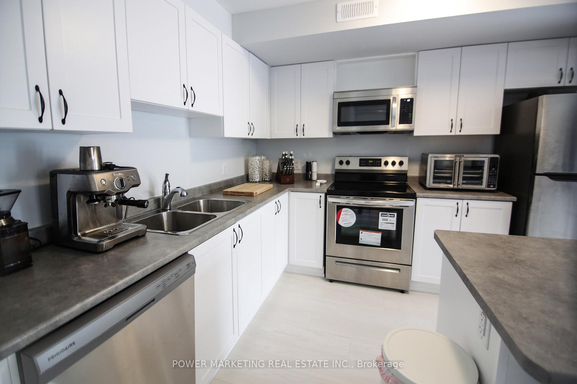 Photo 11 of 43 Zoisite Private, Ottawa, Barrhaven - Heritage Park — HOMEH