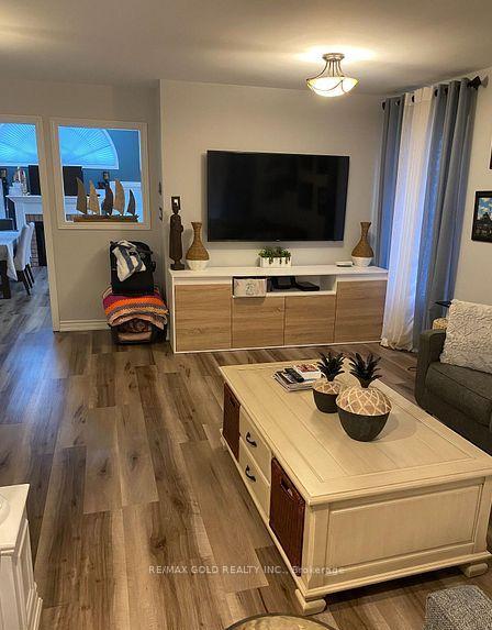 Photo 3 of 39 Fiddleneck Crescent, Brampton, Sandringham-Wellington — HOMEH