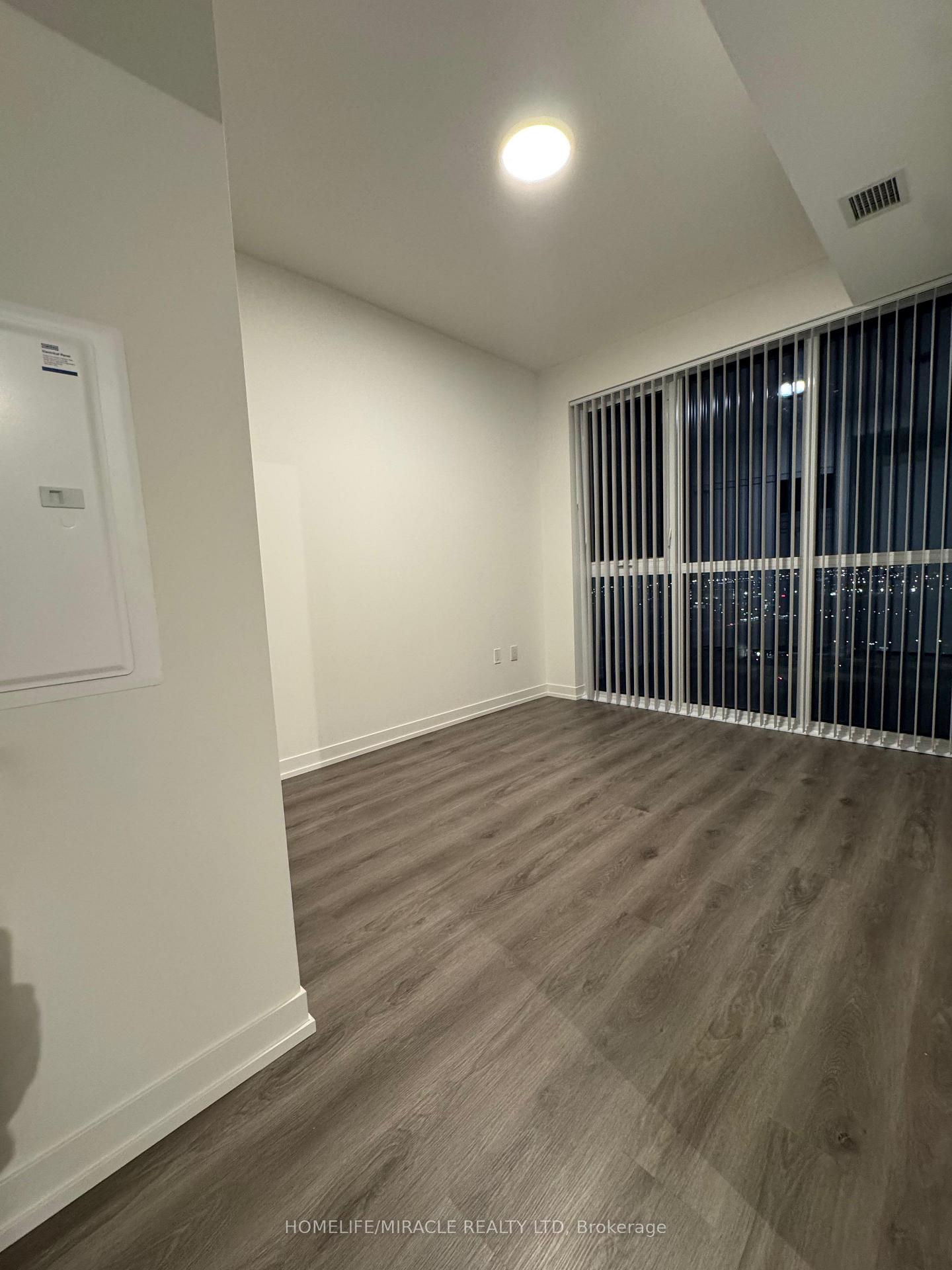 Photo 10 of Unit 2012, 2250 commerce Street, Vaughan, Vaughan Corporate Centre — HOMEH