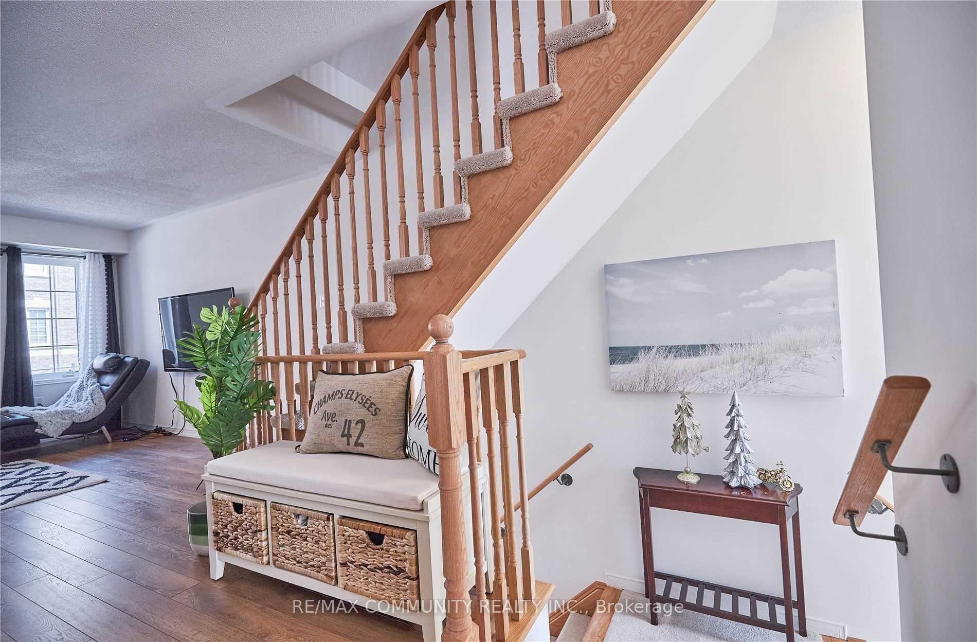 Photo 4 of 139 Giboulee Path, Oshawa, Windfields — HOMEH