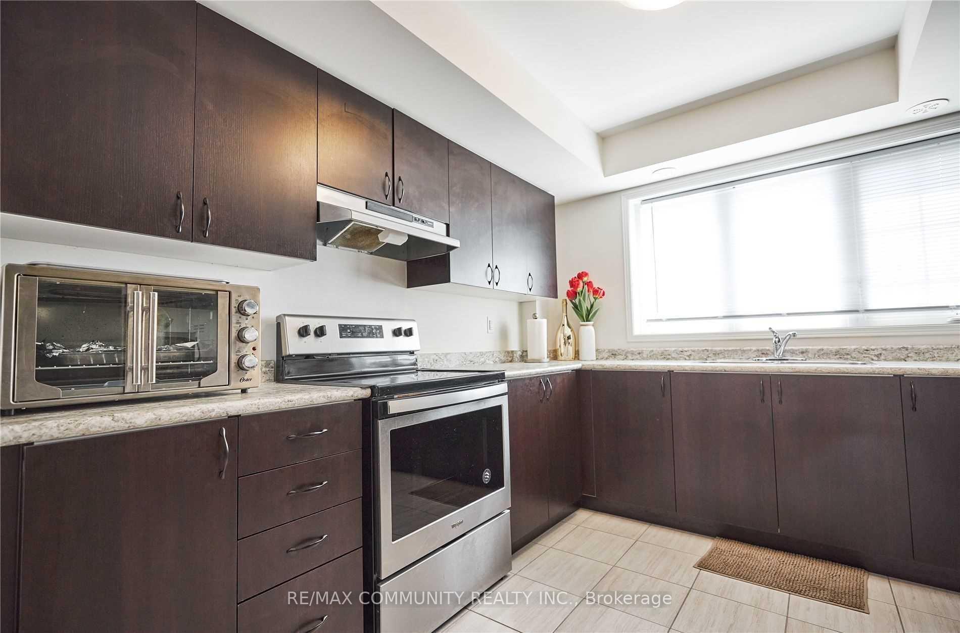 Photo 5 of 139 Giboulee Path, Oshawa, Windfields — HOMEH