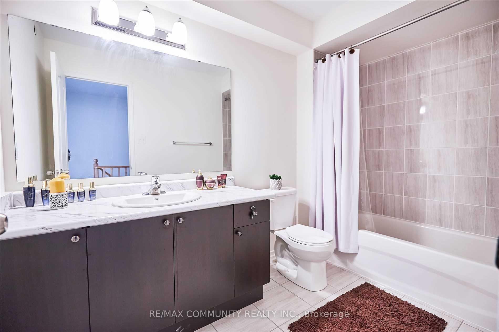 Photo 8 of 139 Giboulee Path, Oshawa, Windfields — HOMEH