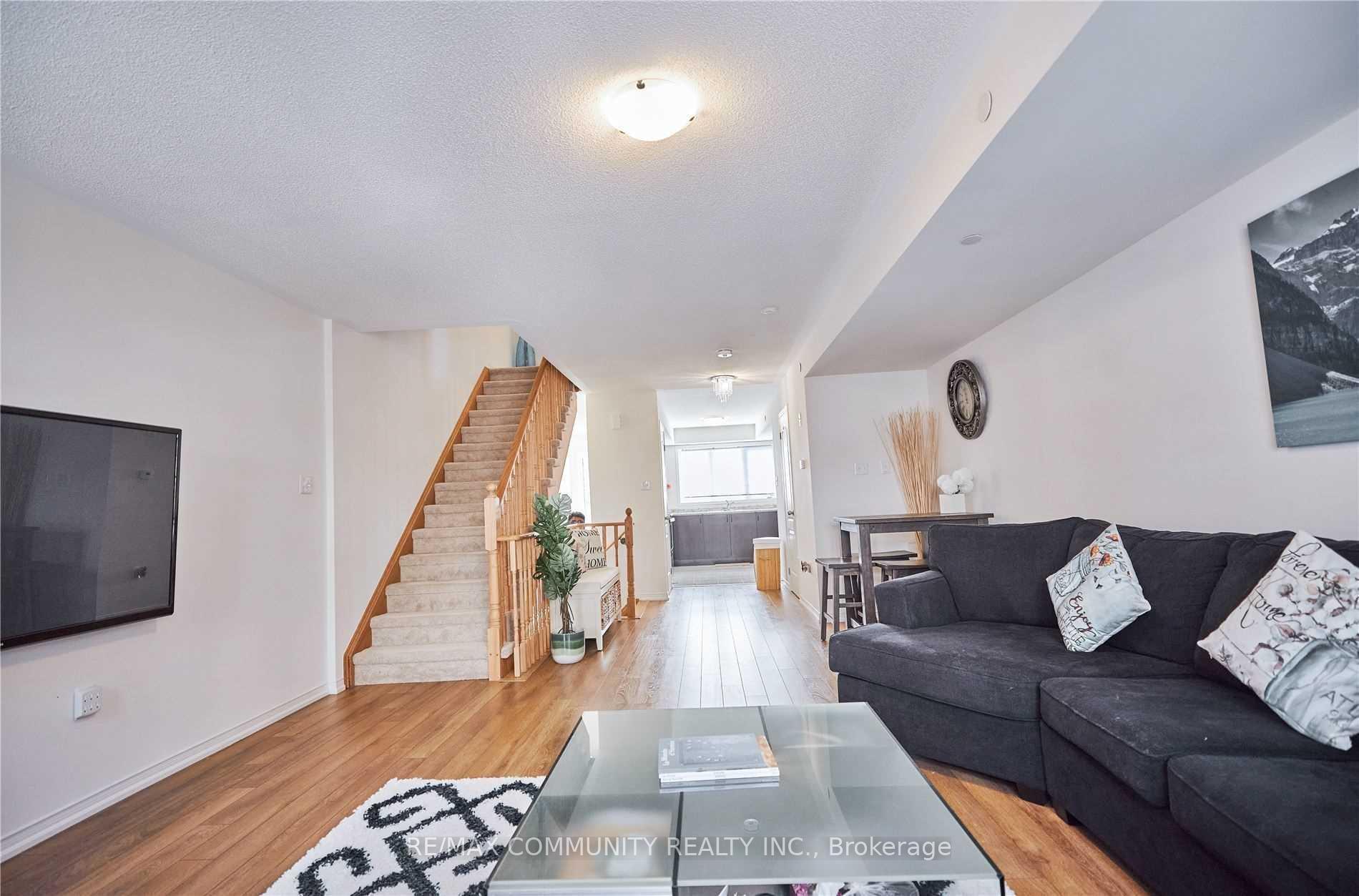 Photo 10 of 139 Giboulee Path, Oshawa, Windfields — HOMEH