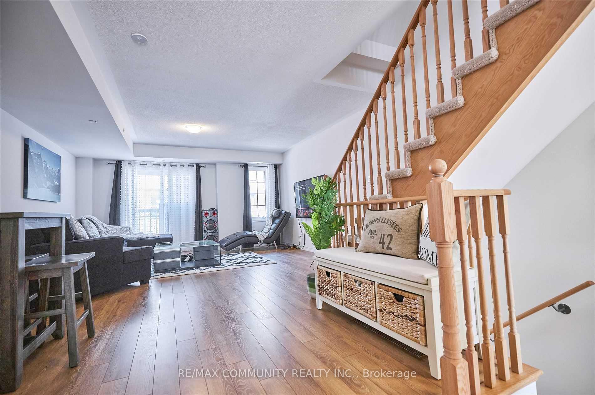 Photo 11 of 139 Giboulee Path, Oshawa, Windfields — HOMEH