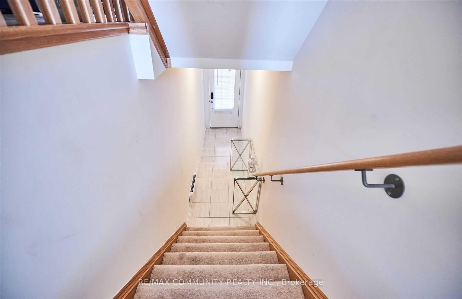 Photo 12 of 139 Giboulee Path, Oshawa, Windfields — HOMEH