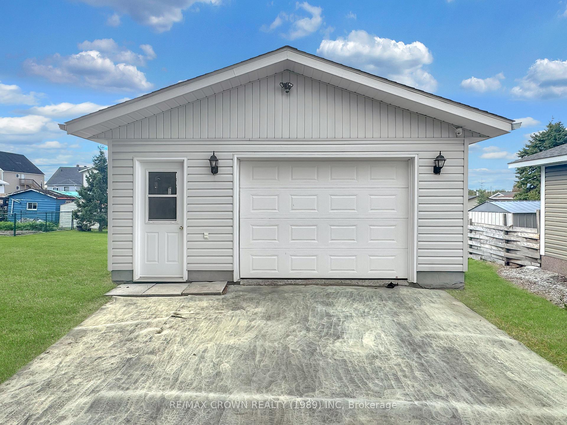 Photo 35 of 9 Bouldier Street, Kapuskasing — HOMEH