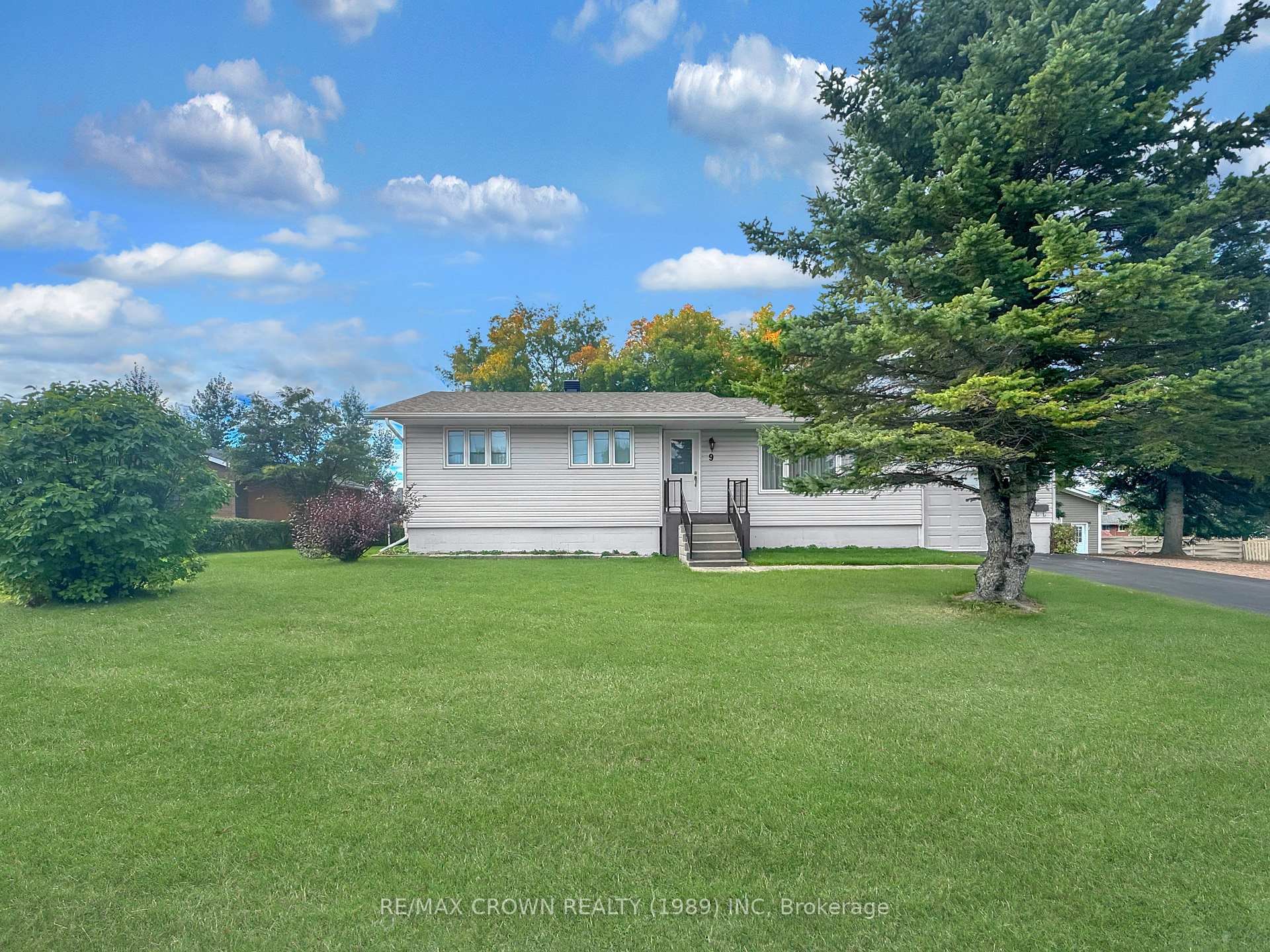 Photo 49 of 9 Bouldier Street, Kapuskasing — HOMEH