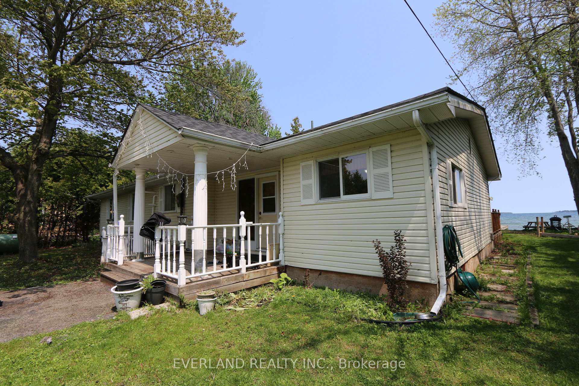 Photo 2 of 745 Harbour Street, Innisfil, Rural Innisfil — HOMEH