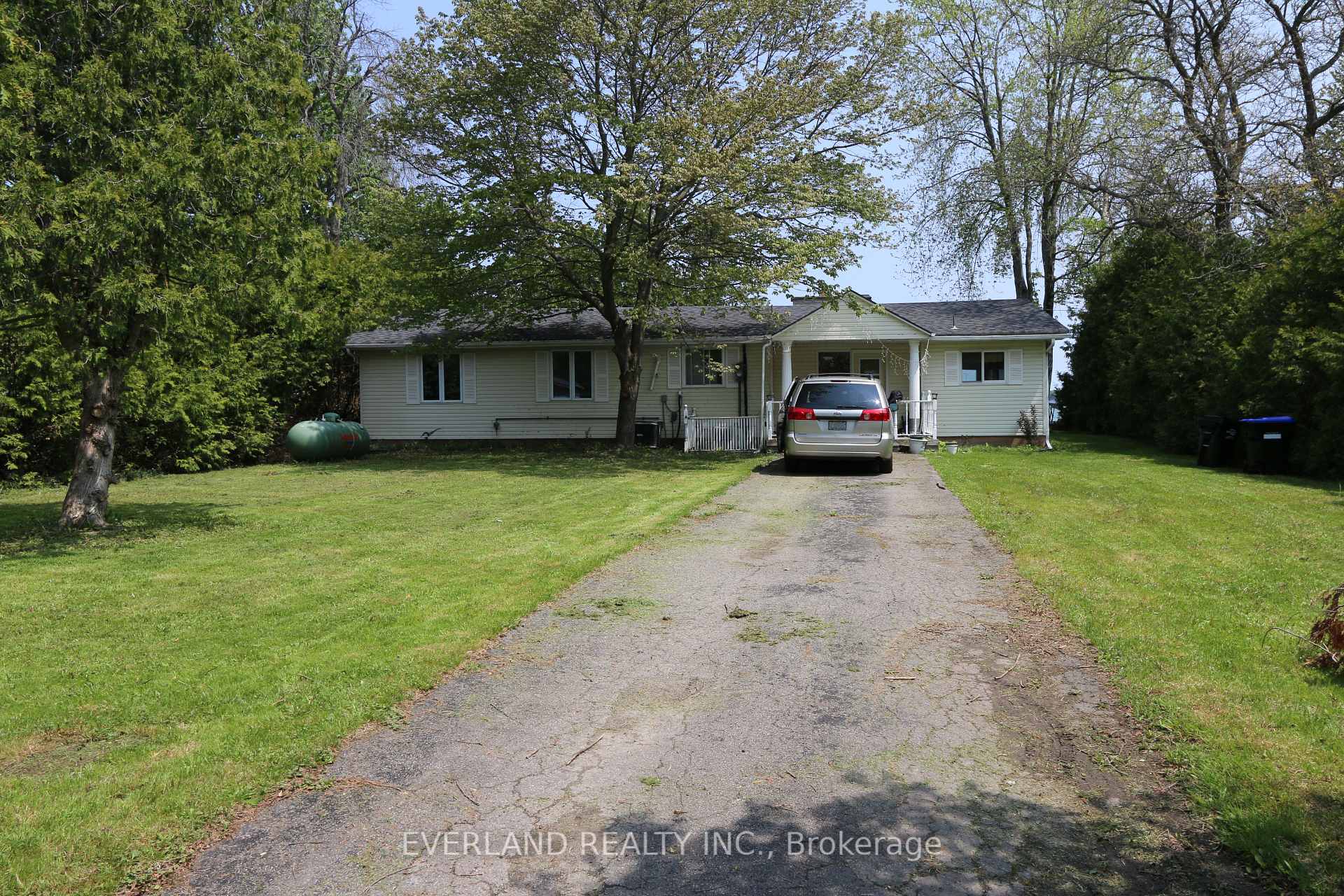 Photo 5 of 745 Harbour Street, Innisfil, Rural Innisfil — HOMEH