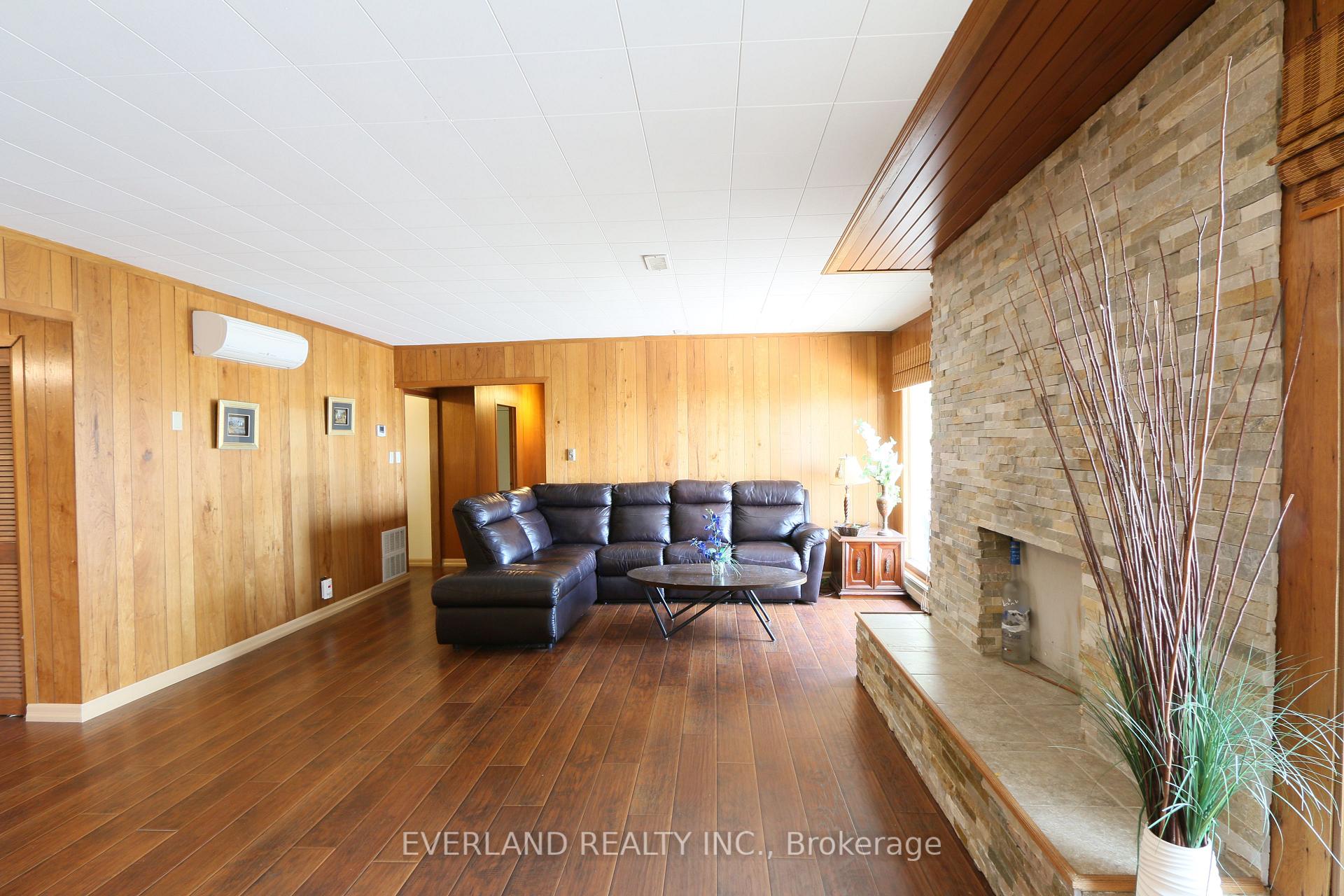 Photo 12 of 745 Harbour Street, Innisfil, Rural Innisfil — HOMEH