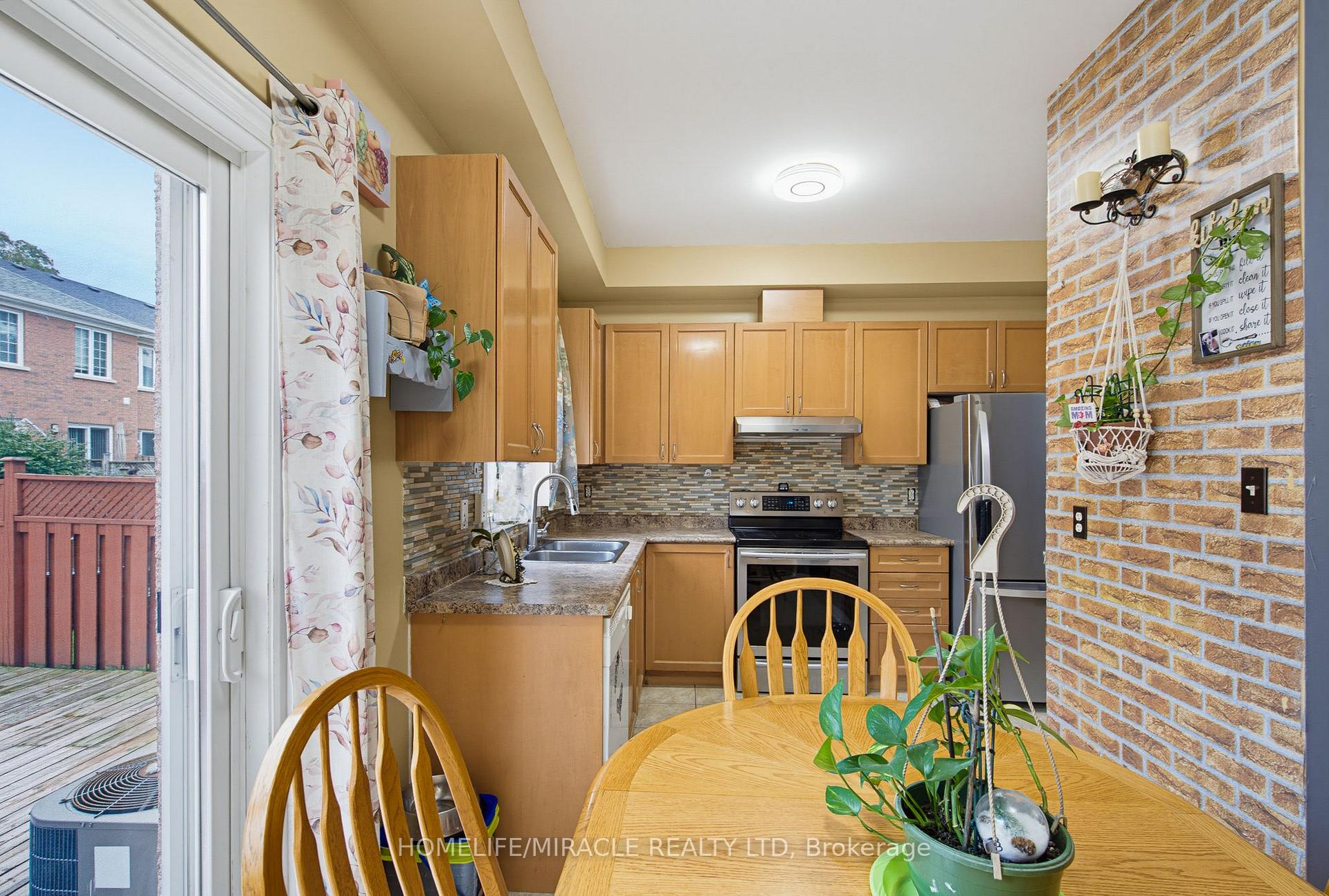 Photo 2 of Unit 54, 169 Tom Taylor Crescent, Newmarket, Summerhill Estates — HOMEH