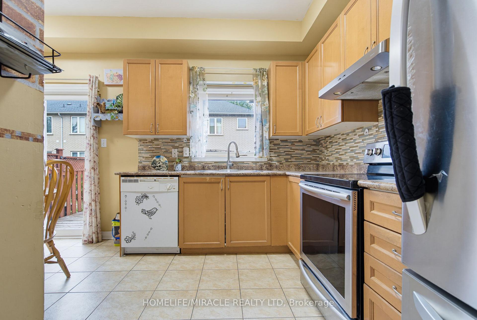 Photo 16 of Unit 54, 169 Tom Taylor Crescent, Newmarket, Summerhill Estates — HOMEH