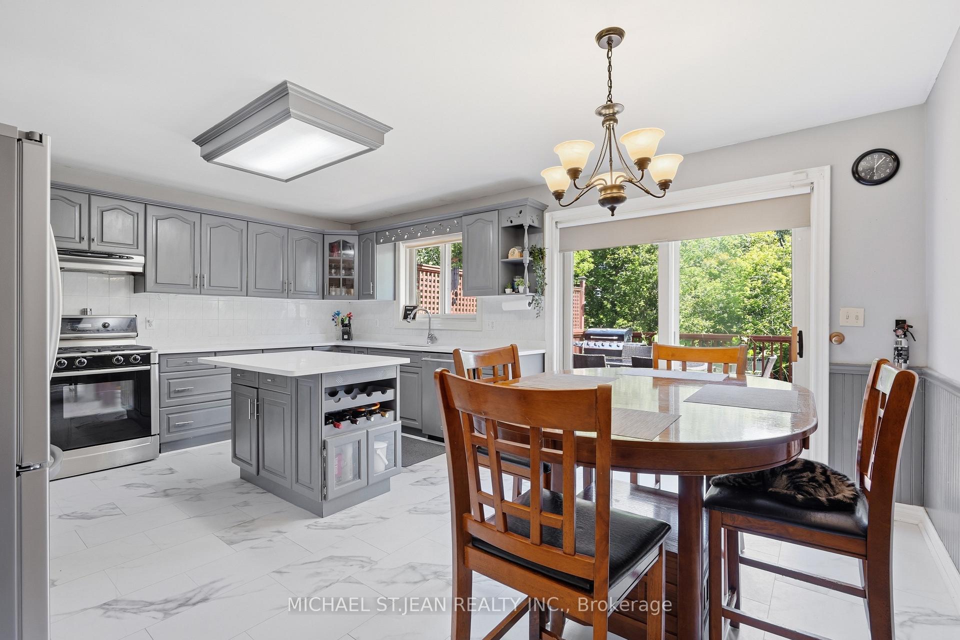 Photo 8 of 78 Montgomery Road, Welland, N. Welland — HOMEH