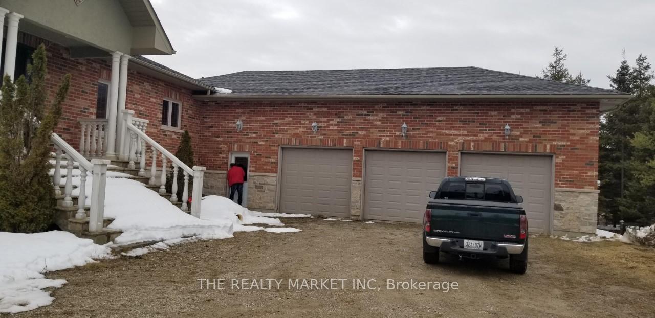 Photo 3 of Unit upper level, 383206 20 Side Road, Amaranth, Rural Amaranth — HOMEH