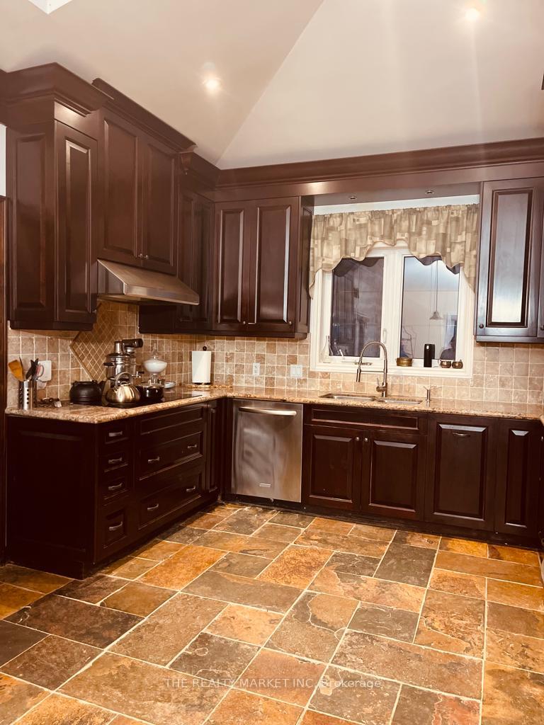 Photo 11 of Unit upper level, 383206 20 Side Road, Amaranth, Rural Amaranth — HOMEH