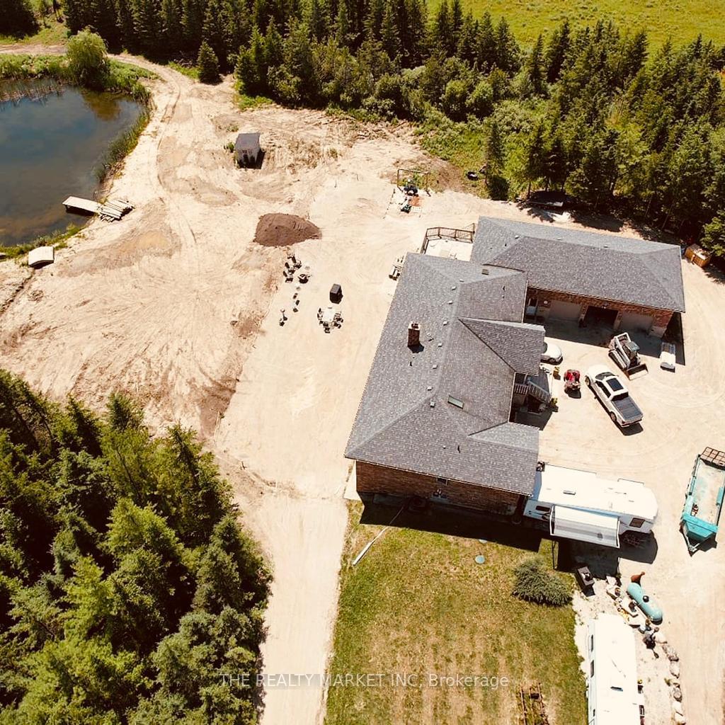 Photo 13 of Unit upper level, 383206 20 Side Road, Amaranth, Rural Amaranth — HOMEH