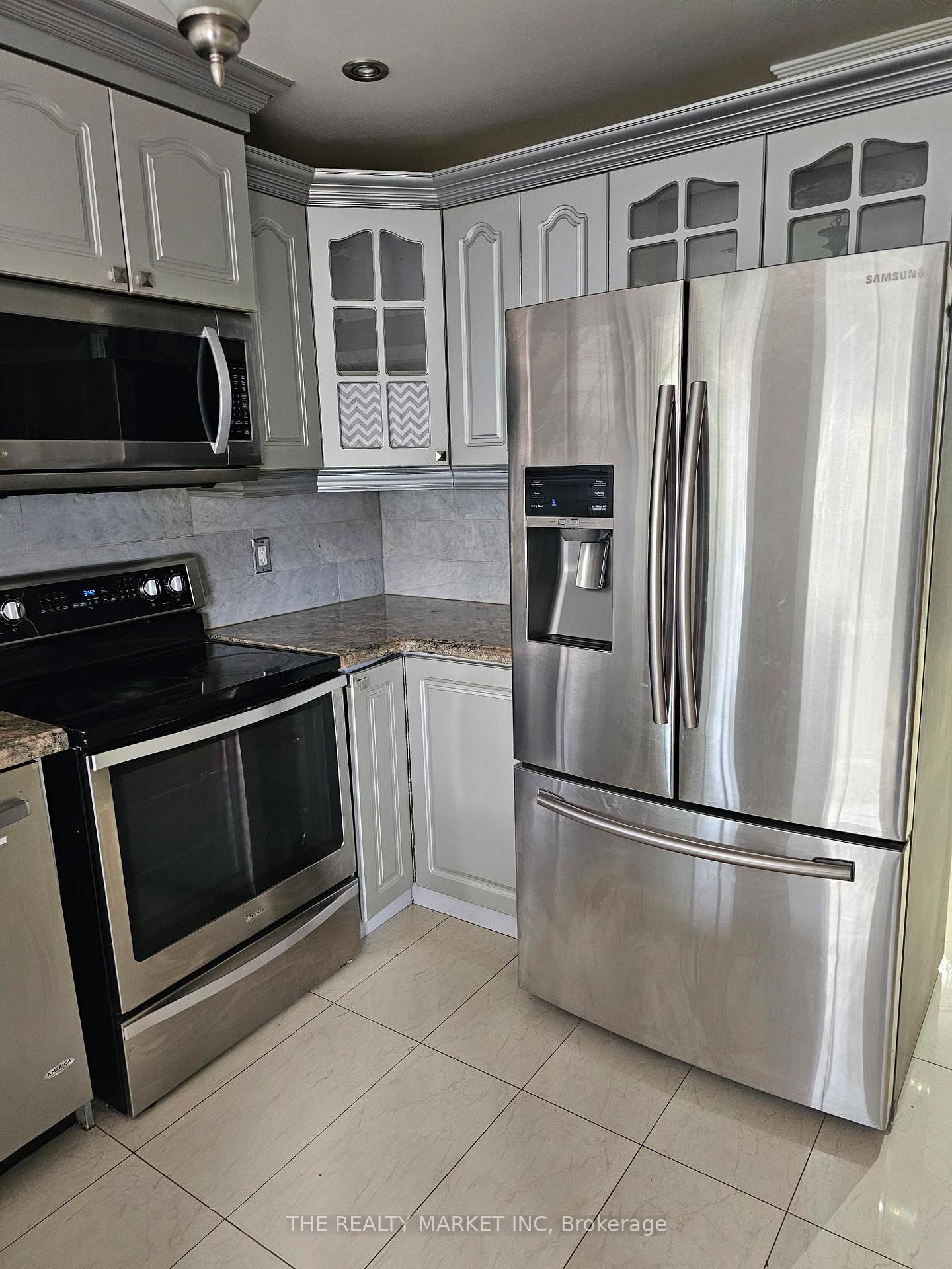 Photo 4 of Unit Room, 102 William Stephenson Drive, Whitby, Blue Grass Meadows — HOMEH