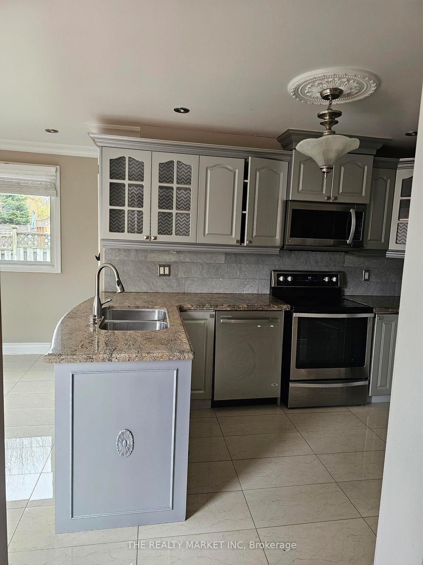 Photo 3 of Unit Room, 102 William Stephenson Drive, Whitby, Blue Grass Meadows — HOMEH