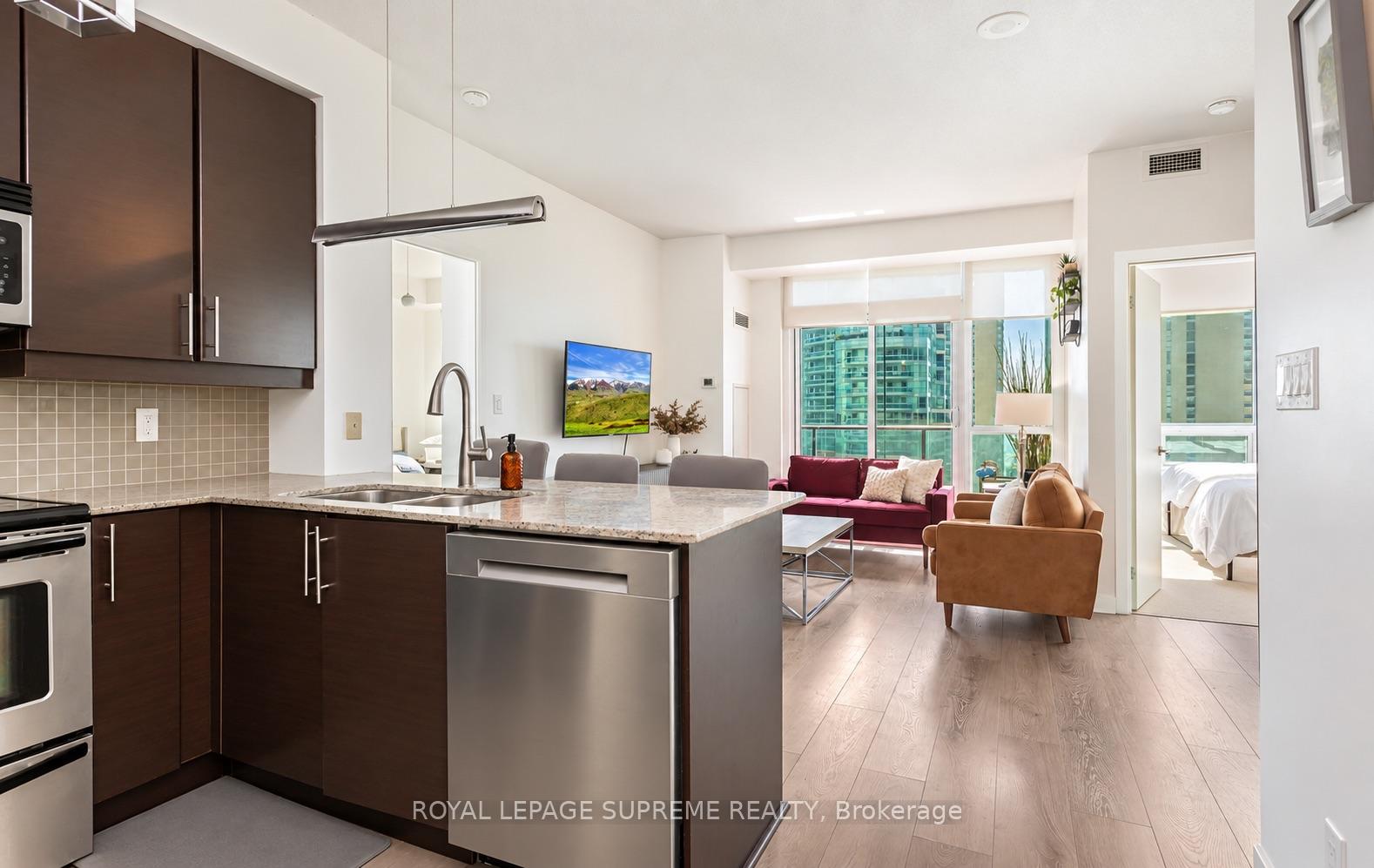 Photo 3 of Unit 1709, 18 Harbour Street, Toronto, Waterfront Communities — HOMEH