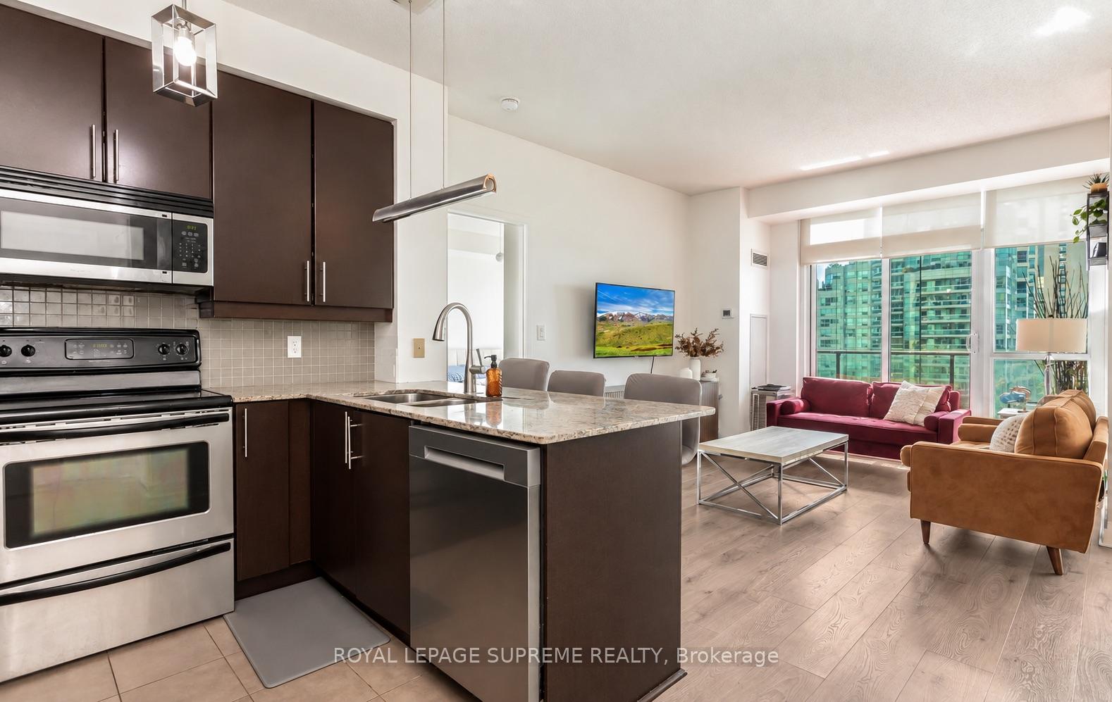 Photo 4 of Unit 1709, 18 Harbour Street, Toronto, Waterfront Communities — HOMEH