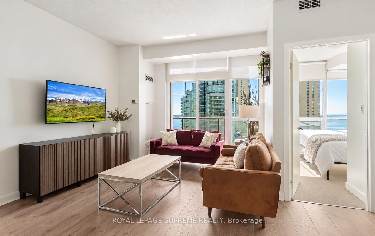 Photo 5 of Unit 1709, 18 Harbour Street, Toronto, Waterfront Communities — HOMEH