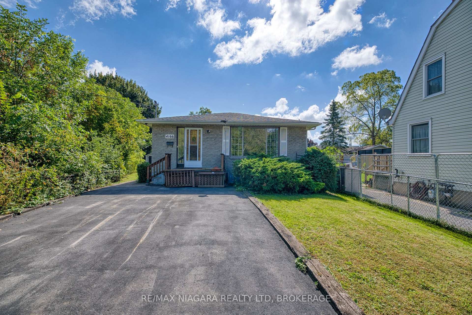 Photo 4 of 4166 Chippawa Parkway, Niagara Falls, Chippawa — HOMEH