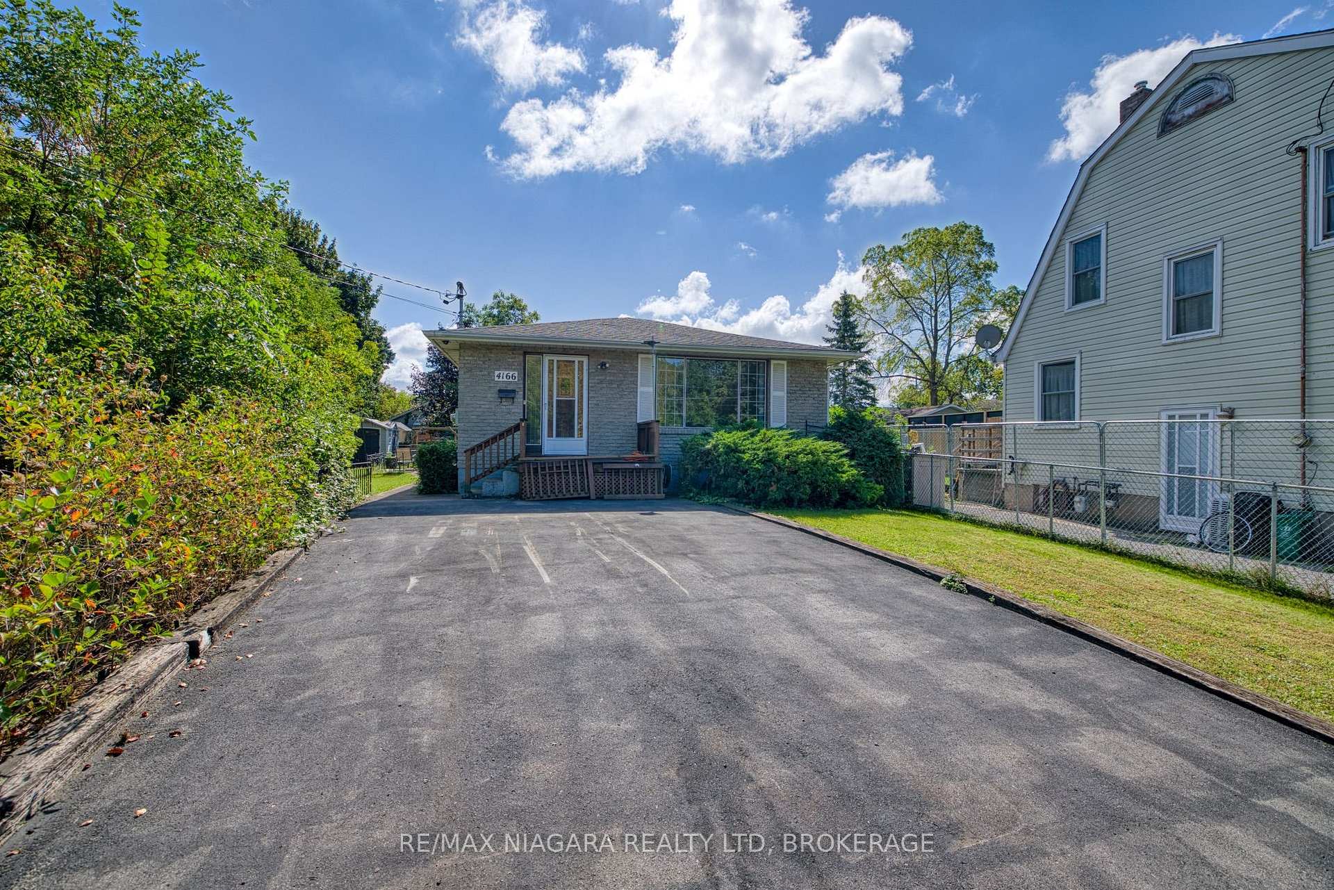 Photo 5 of 4166 Chippawa Parkway, Niagara Falls, Chippawa — HOMEH