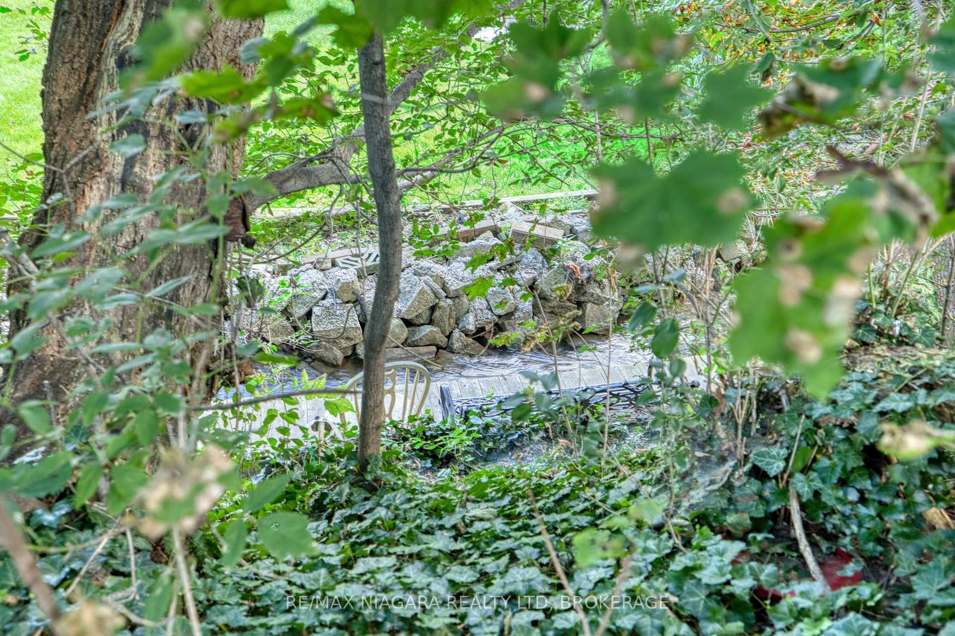 Photo 2 of 4166 Chippawa Parkway, Niagara Falls, Chippawa — HOMEH