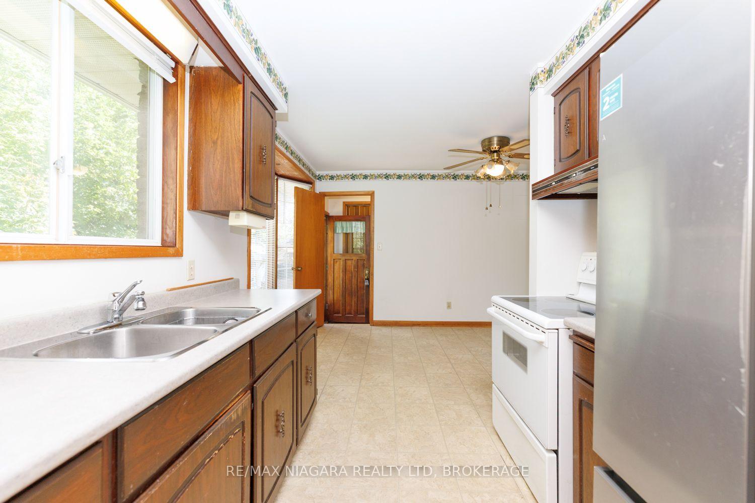 Photo 8 of 4166 Chippawa Parkway, Niagara Falls, Chippawa — HOMEH