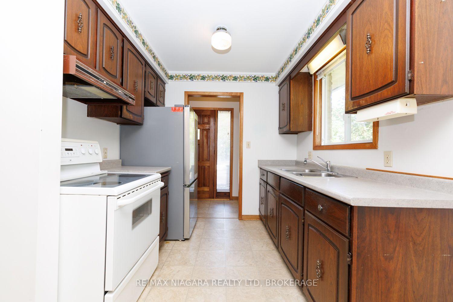 Photo 12 of 4166 Chippawa Parkway, Niagara Falls, Chippawa — HOMEH