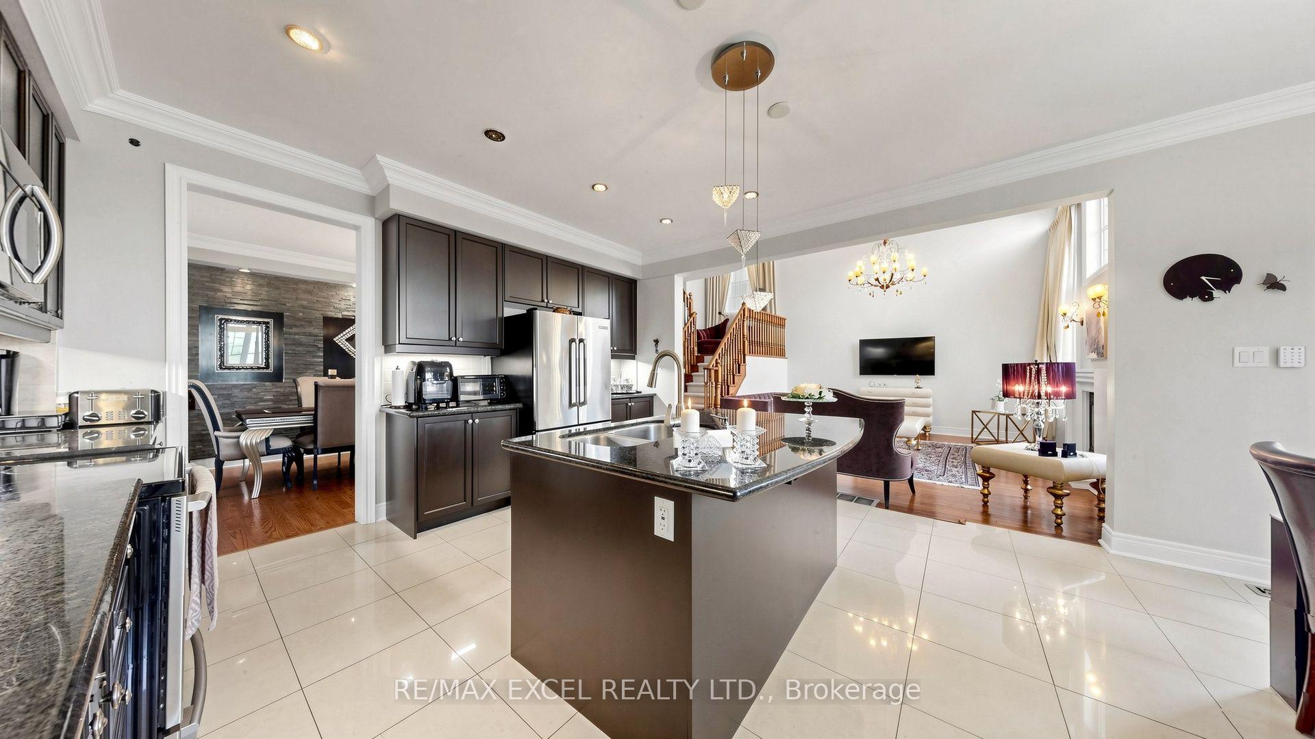 Photo 14 of 651 Via Romano Boulevard, Vaughan, Patterson — HOMEH