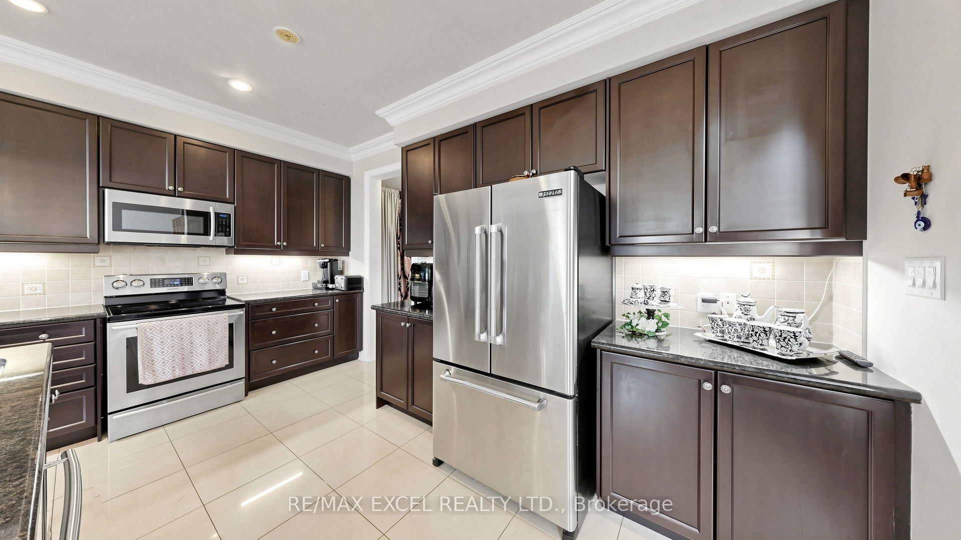 Photo 16 of 651 Via Romano Boulevard, Vaughan, Patterson — HOMEH