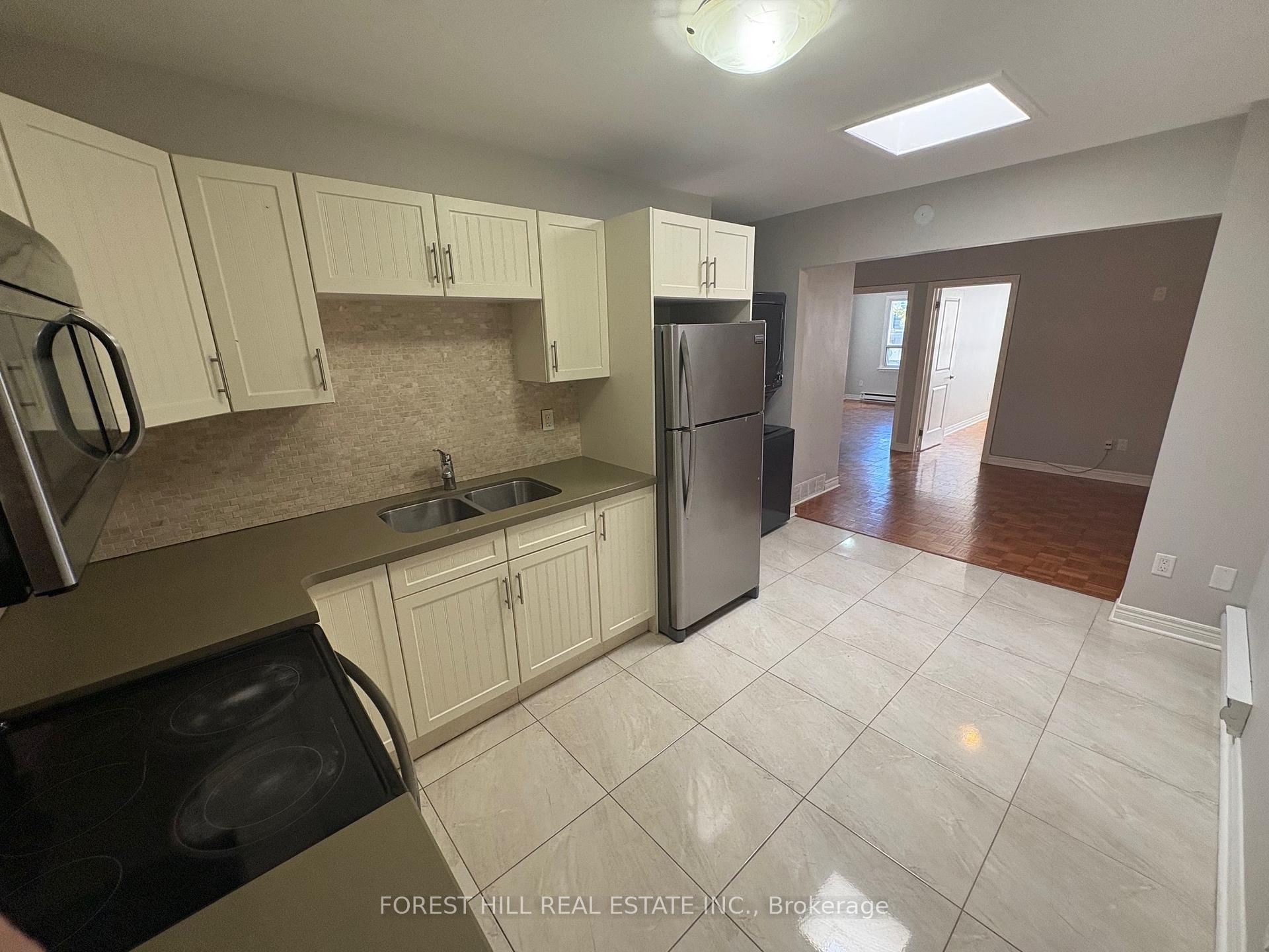 Photo 5 of Unit 2, 341 Lakeshore Road E, Oakville, Old Oakville — HOMEH