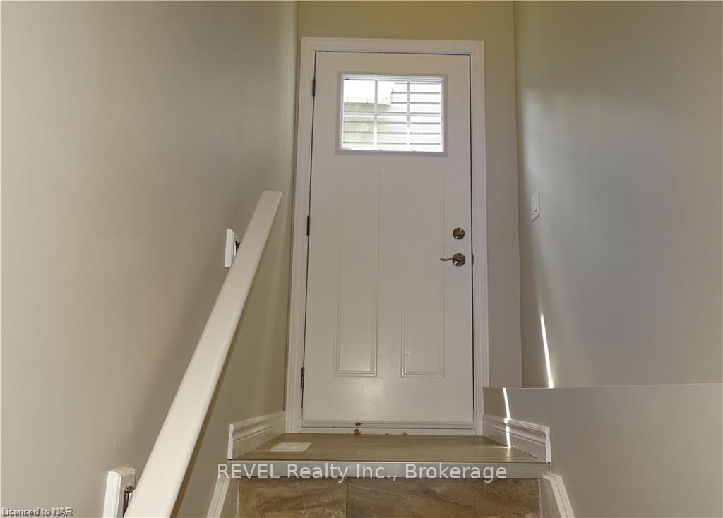Photo 2 of 438 Mcalpine Avenue N, Welland, Welland Downtown — HOMEH