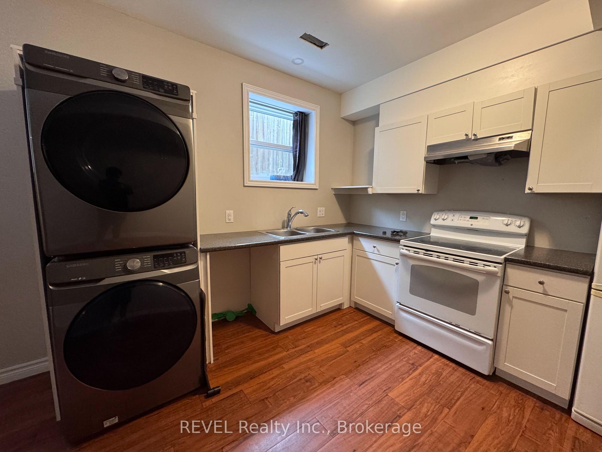 Photo 4 of 438 Mcalpine Avenue N, Welland, Welland Downtown — HOMEH