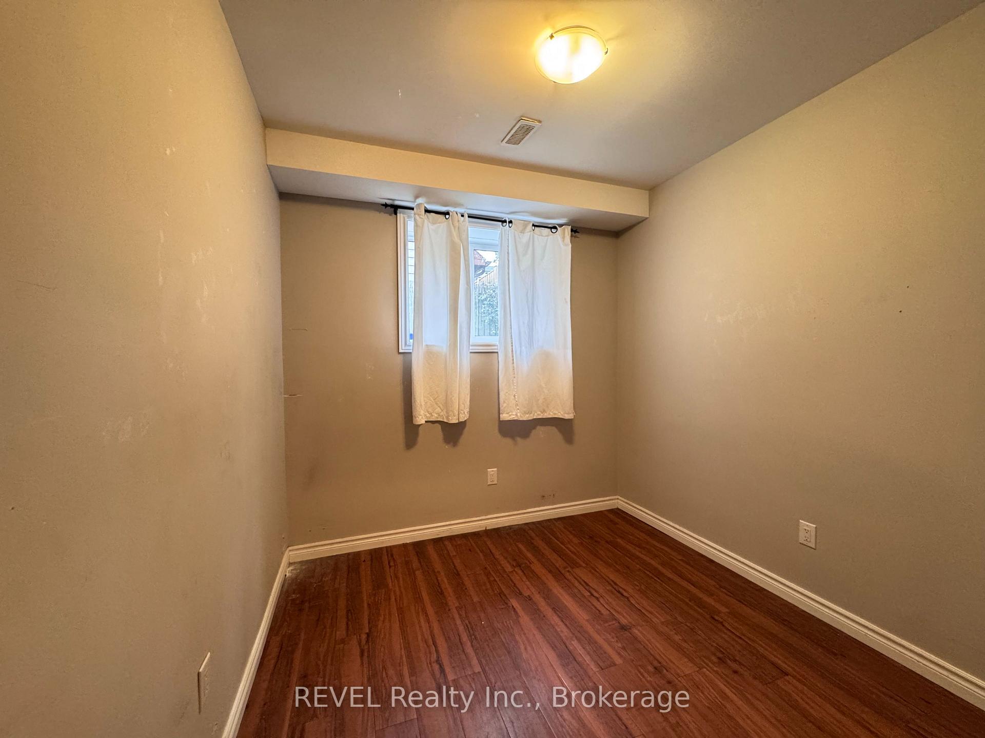 Photo 8 of 438 Mcalpine Avenue N, Welland, Welland Downtown — HOMEH